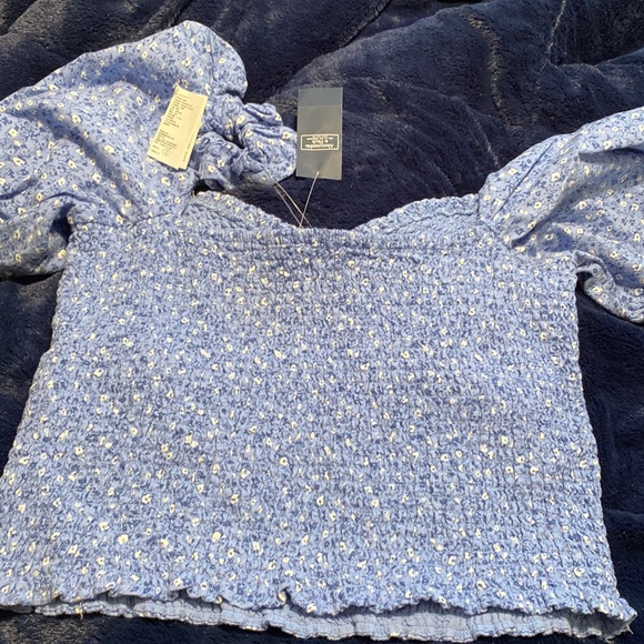 Abercrombie smocked top with ponytail - Picture 4 of 6